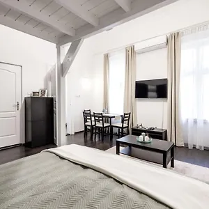 Charming Downtown Hideaway Steps From New York Cafe! Appartamento Budapest