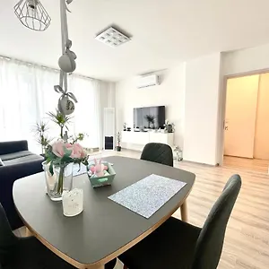 West Budapest-edge Of Downtown-free Parking Appartamento Budapest