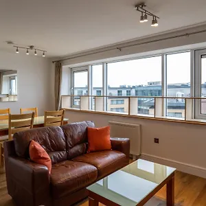 Geata Na Cathrach - Lakeside Apartment Galway